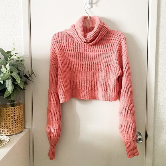 🌻 URBAN OUTFITTERS Pink Cropped Knit Cowl Neck Sweater Size Medium - Picture 1 of 4